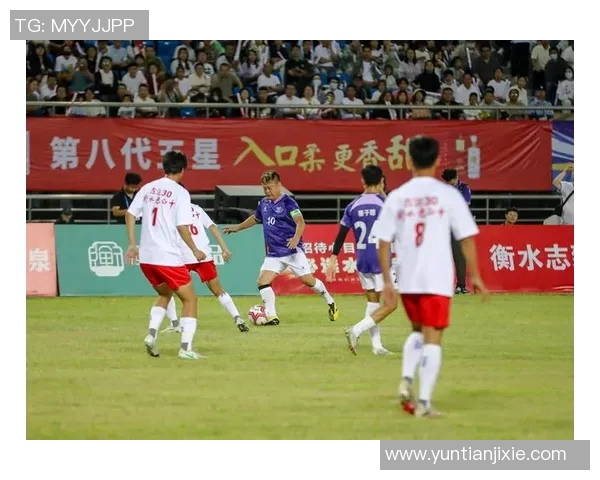 足球明星的华丽舞步与名牌时尚的完美结合展现魅力风采